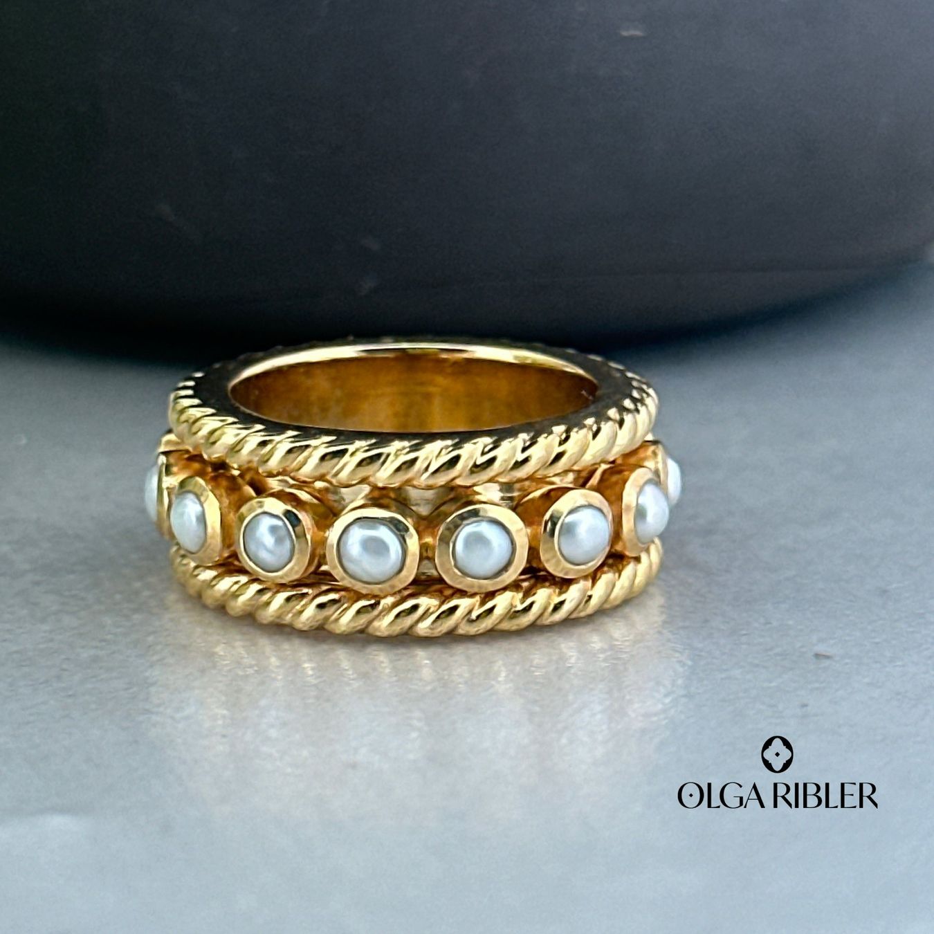 Olga Ribler Anelli: 9 mm breiter Moving Ring mit Perlen Grösse 52 – Nuovo (secondo la descrizione) da Luzern venduto da Schmuckoutlet 1