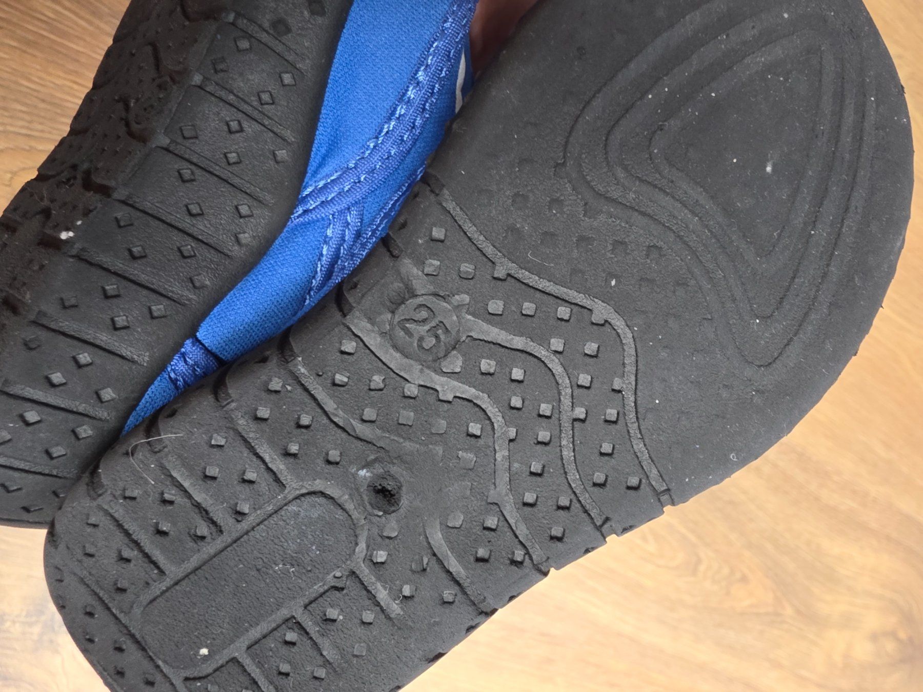Schuhe für Jungen: Badeschuhe blau Gr. 25 – Gebraucht aus Nebikon von Japostyle 2