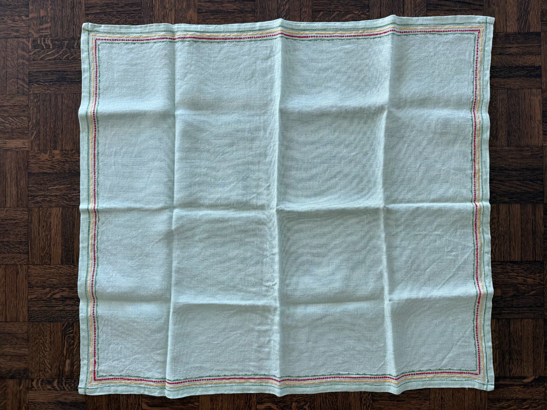 Altra biancheria da tavola: bestickte Tischdecke grün 86 x 77 cm Baumwolle oder Leinen – Usato da Subingen venduto da ArtBead 2