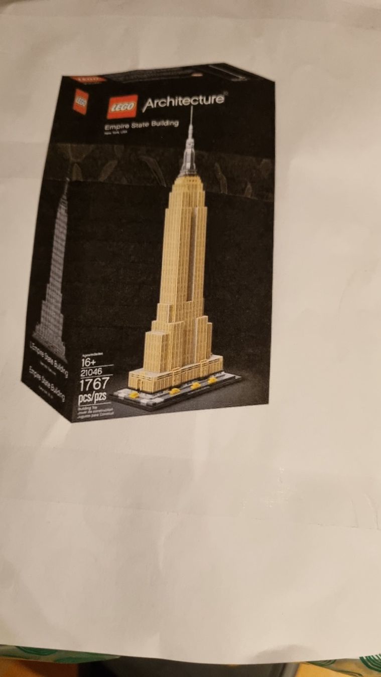 Lego Kit di costruzioni: Lego Empire State Building 21046 – Usato da La Chaux-de-Fonds venduto da mikilo1