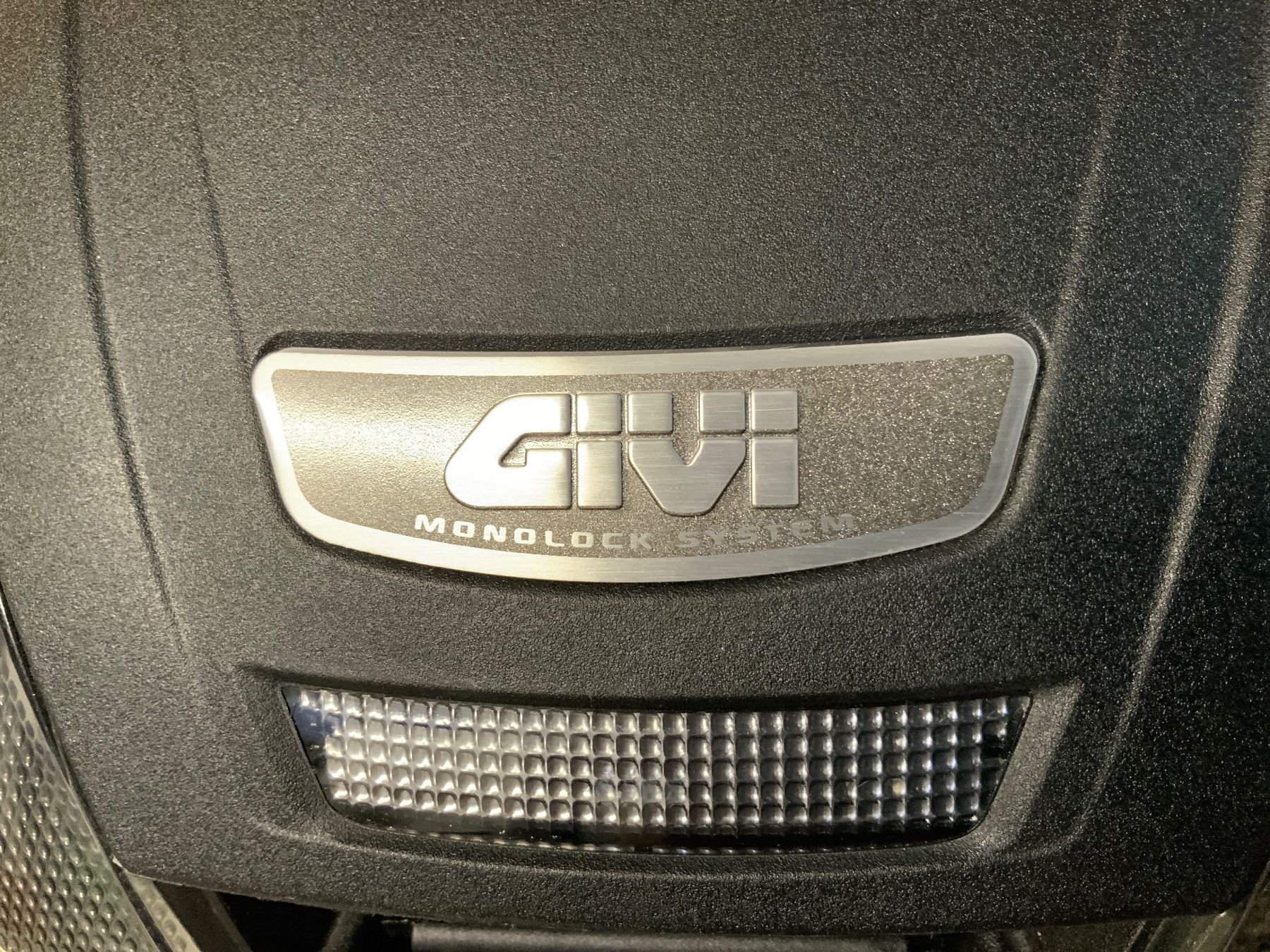 Givi Topcases: Givi Top-Case Monolock E370 schwarz matt Tech Version – D'occasion à Wängi par  4