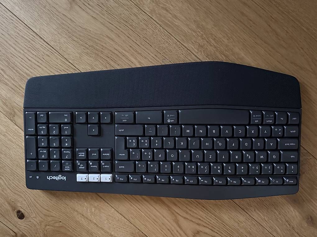 Claviers: Logitech Tastatur  – D'occasion à Buchs SG par chi_jzs6