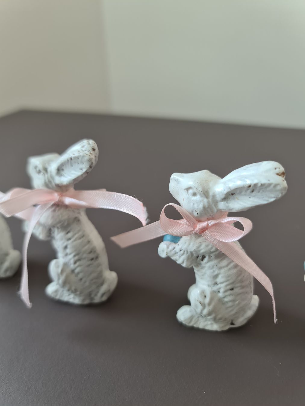 Tutte le decorazioni: Vier Osterhasenfiguren in Shabby-Chic Optik – Nuovo (secondo la descrizione) da Uster venduto da Cruleye 7