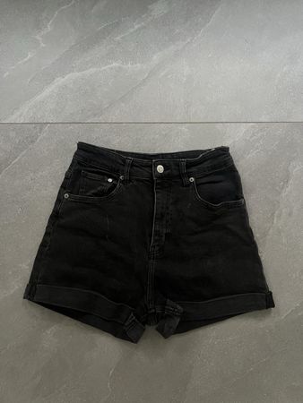 Shorts di jeans neri H&M Mom taglia 38 ottime condizioni