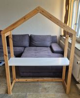 Schreibtisch in Hausform