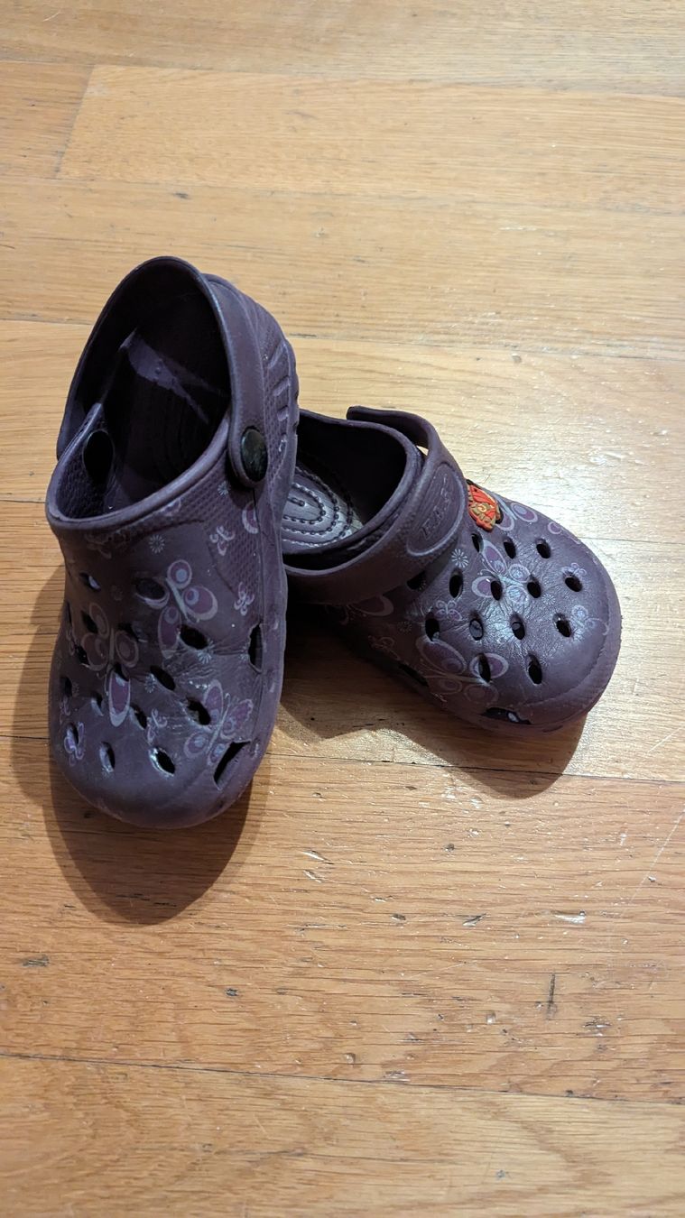 Scarpe per ragazzi: Hausschuhe gr 26/27 – Usato da Busswil BE venduto da Binchenbeetli 1