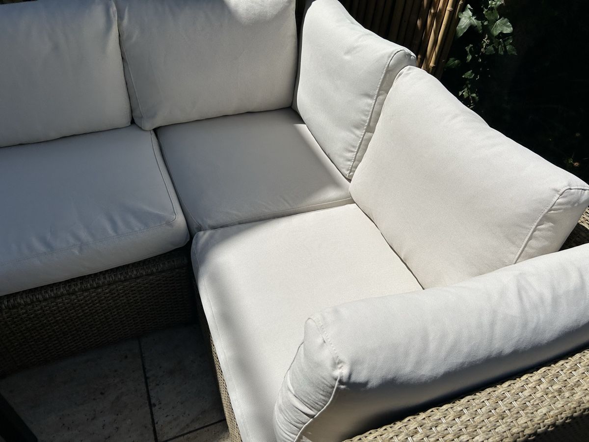 Divani: Ikea Gartenlounge mit Tisch – Usato da Basel venduto da marcvo 4