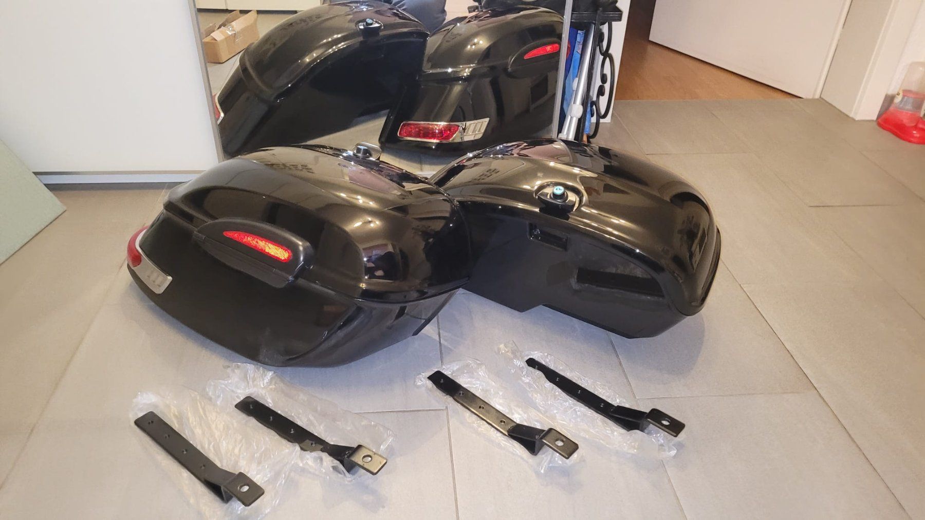 Reisekoffer: Motorrad Seitenkoffer Set – Neu (gemäss Beschreibung) aus Basel von