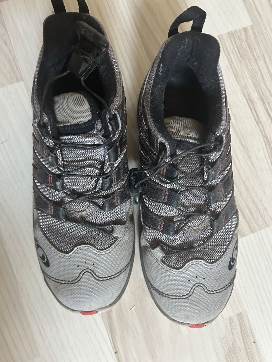 Salomon Scarpe da uomo: Kinderschuhe Salomon Grösse 34 gebraucht – Usato da Ebikon venduto da Stoeckhe