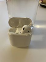 Airpods Case 2 und linker Kopfhörer