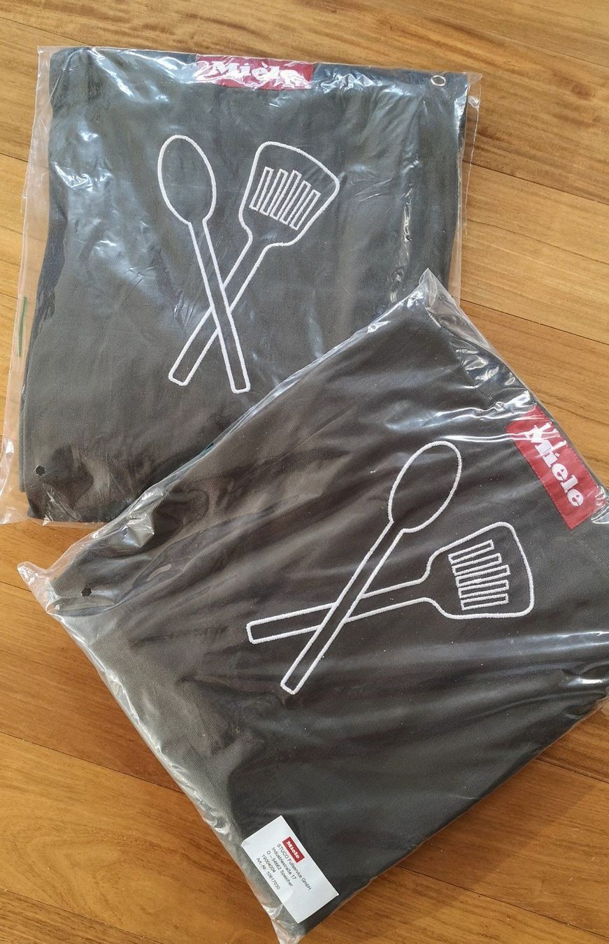 Grembiuli: 2 MIELE-GRILLSCHÜRZEN NEU!!! – Nuovo e nell'imballaggio originale da Widnau venduto da Schurlibua 3