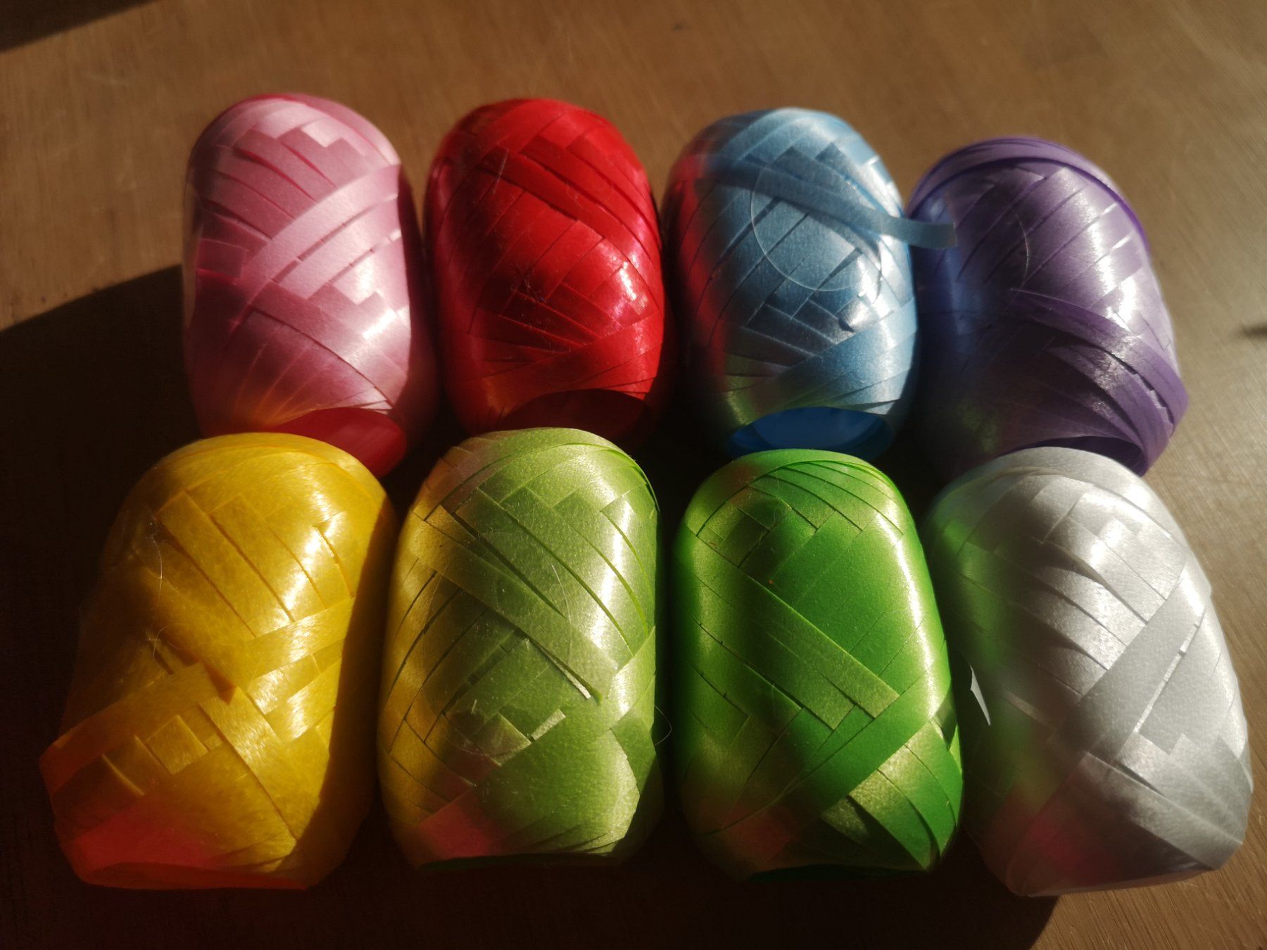Tutte le decorazioni: 8 Rollen Geschenk and Kunststoff bunt neu – Nuovo e nell'imballaggio originale da Leuggern venduto da Pummi19 1