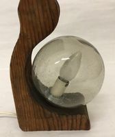 Tisch- o. Wandlampe mit Holzfuss und Glaskugel 70er