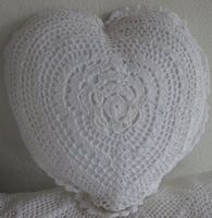Kissen in Herzform weiss (Handmade)