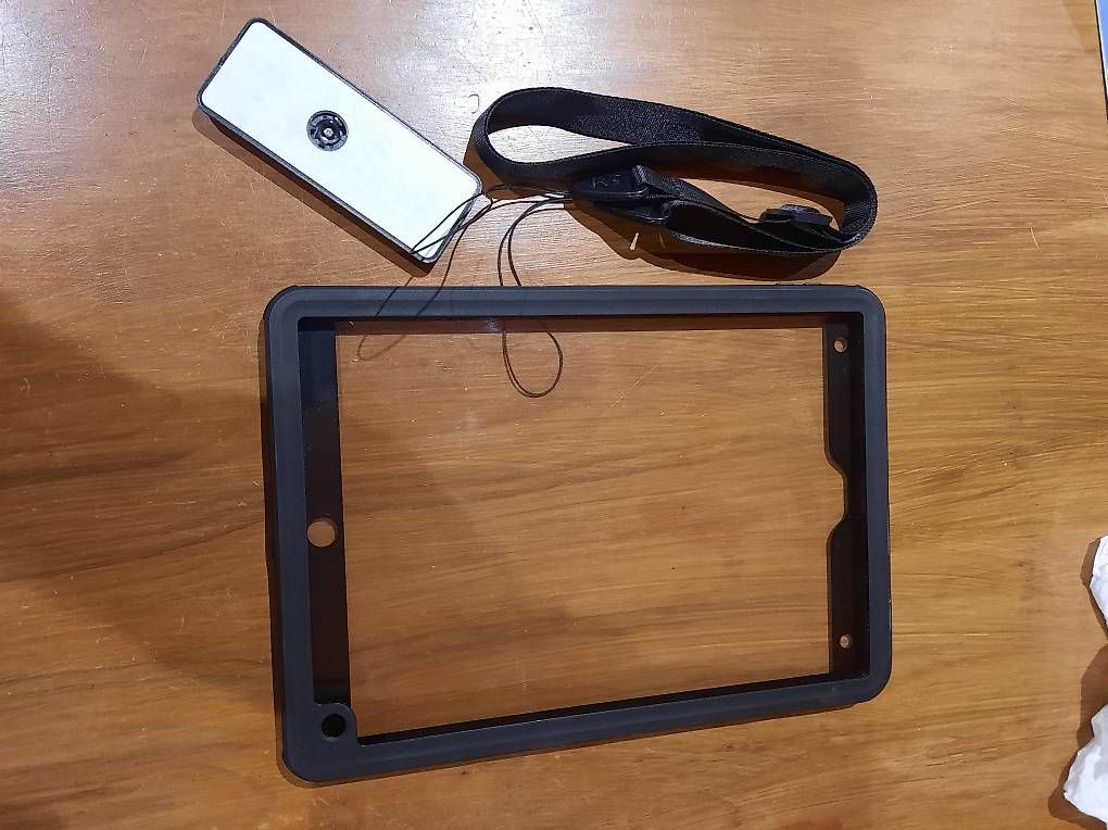 Coques & Sacs: Housse IPad Eiger peak 3000 – D'occasion à Choëx par ala_jhc6