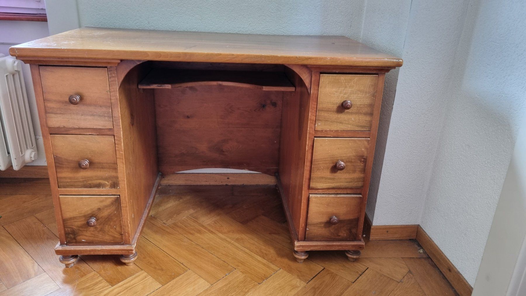 Scrivanie: Joli petit bureau avec tiroir antique – Usato da Romont FR venduto da Sterntale1