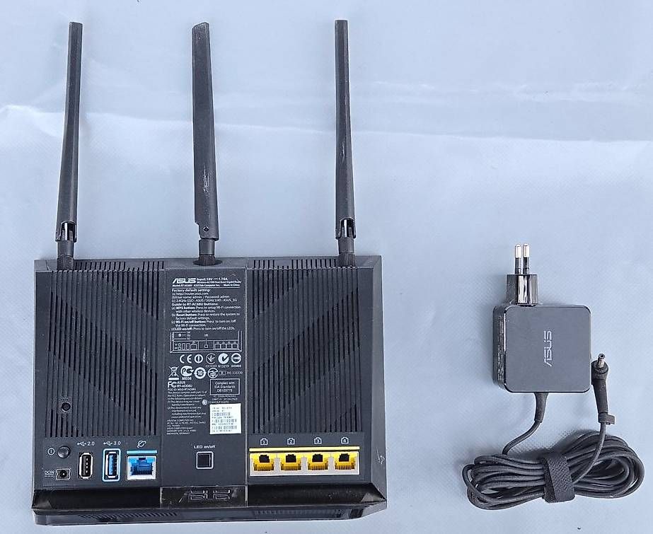 Modem & Router: ASUS Gigabite Router – Usato da Büttenhardt venduto da ReiatSH 3