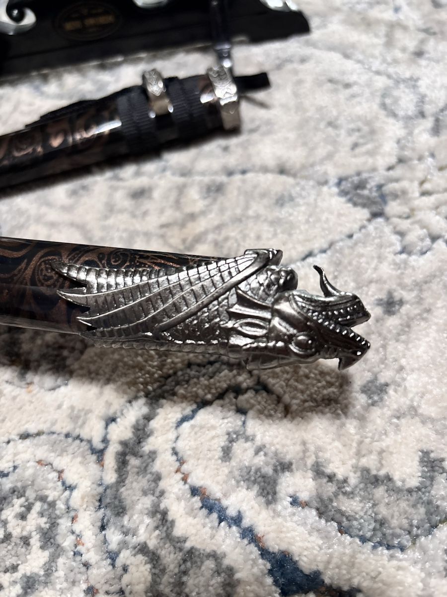 Altro in Decorazioni & Accessori: Collectible Mini Sword with Dragon Handle & Display Stand – Nuovo (secondo la descrizione) da La Chaux-de-Fonds venduto da joa_jk5g 4