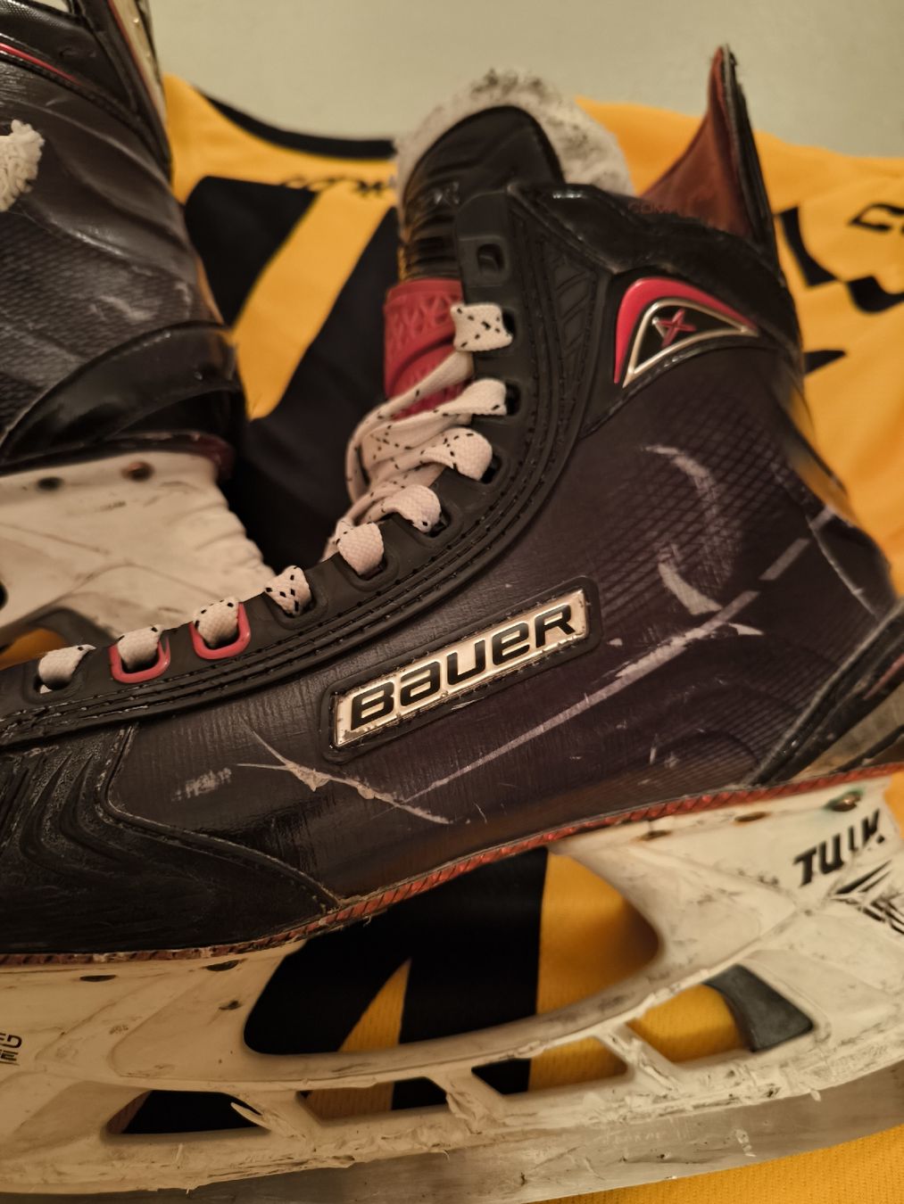 Bauer Pattini da ghiaccio: Bauer Eishockey Schlittschuhe Grösse 39 - Beite EE – Usato da Bassersdorf venduto da daniela_annacaterina 1