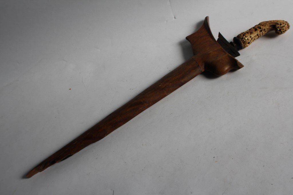 Tutti gli attrezzi: Ancien couteau malais Kriss – Usato da Vandoeuvres venduto da Dom-Tom