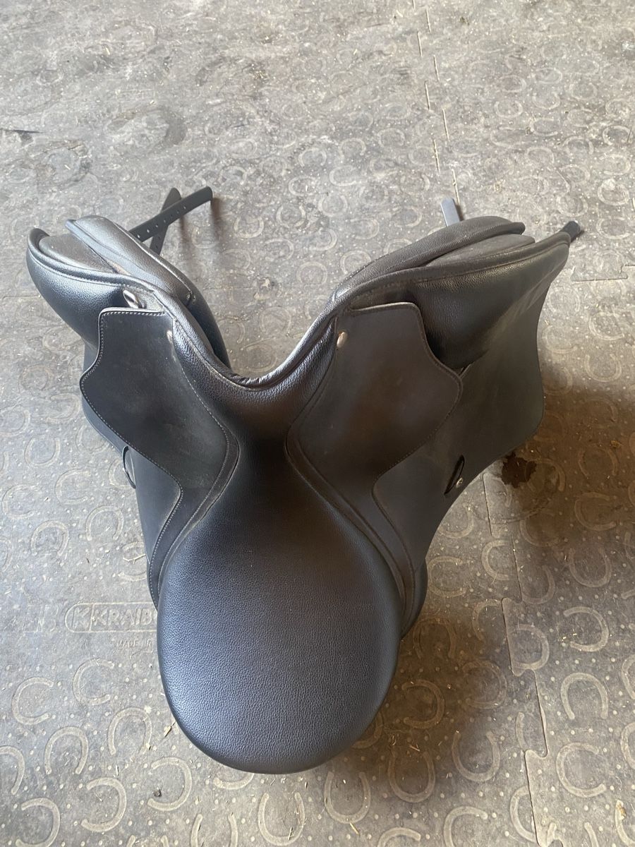 Selle & Accessori: Dressur Sattel – Nuovo (secondo la descrizione) da Appenzell venduto da gio_6j87