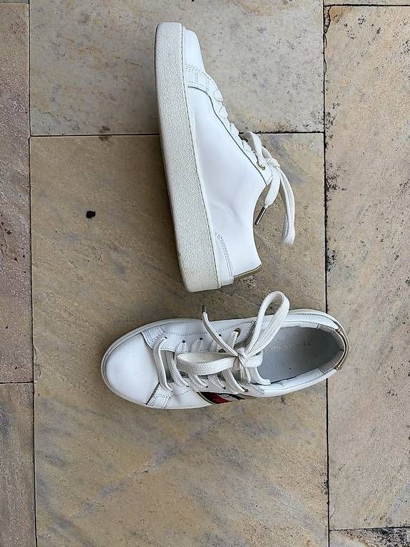 Scarpe da donna: Tommy Hilfiger Sneaker mit Strass - Gr. 36 – Usato da Schliern b. Köniz venduto da tezi 1