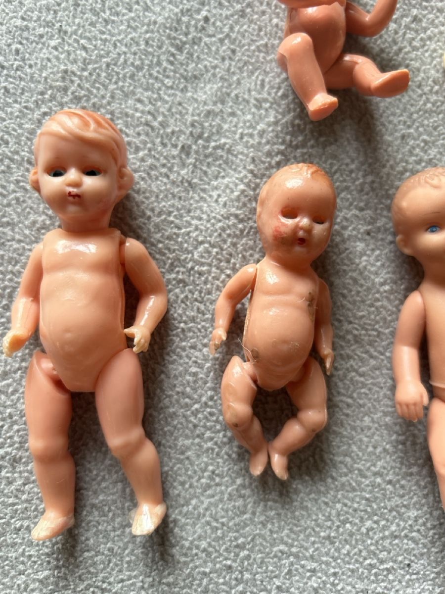 Bambole: 8 kleine alte Puppen – Usato da Bonstetten venduto da Ebano- 1