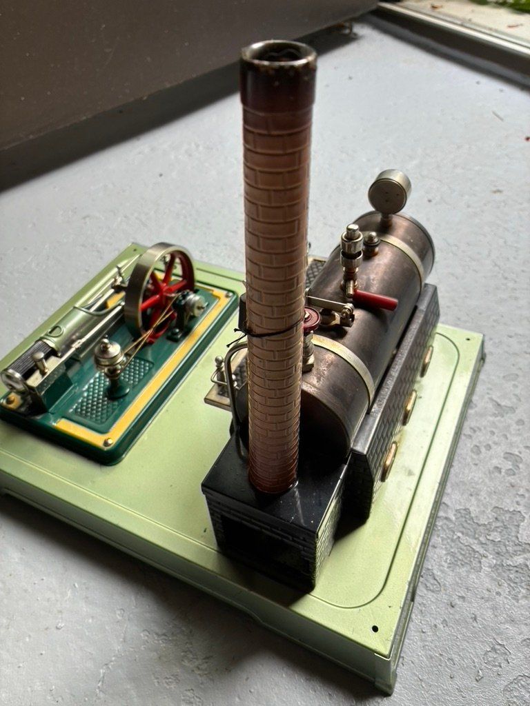 Kits de montage: Dampfmaschine mit Transmission – D'occasion à Uznach par Kas-Fri