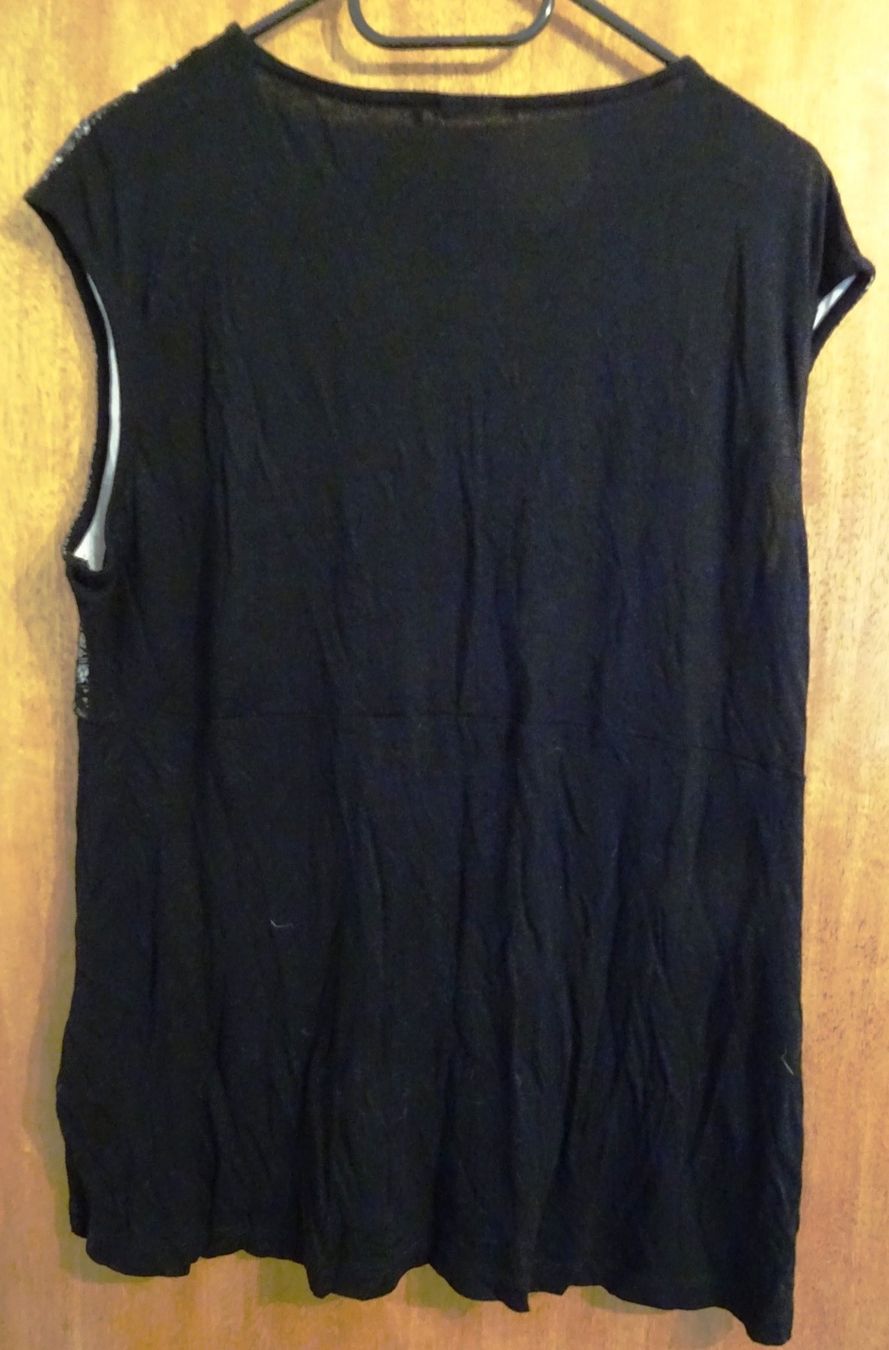 Tops: Wunderschönes schwarzes ärmelloses T-Shirt – Gebraucht aus Eschert von PS.. 1