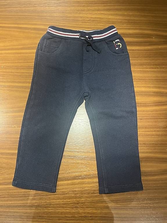 Kleiderpakete & -sets: Felpa, pantaloni, maglietta – Gebraucht aus Viganello von gag_b22t 2