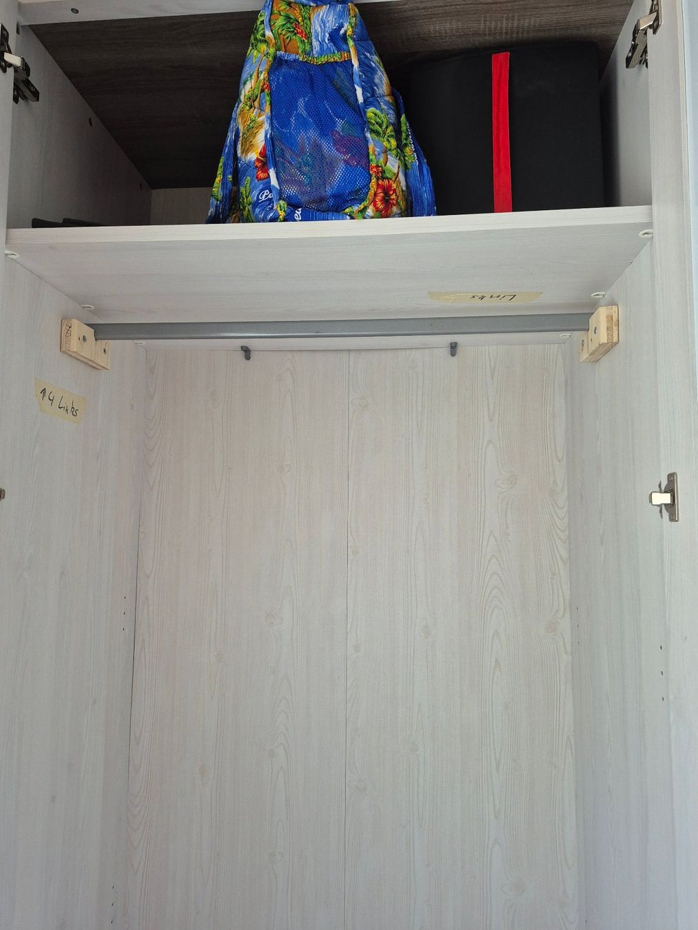 Conforama Armadi: Kleiderschrank-Landhaus-Stil – Usato da Lufingen venduto da mickymouse03 4