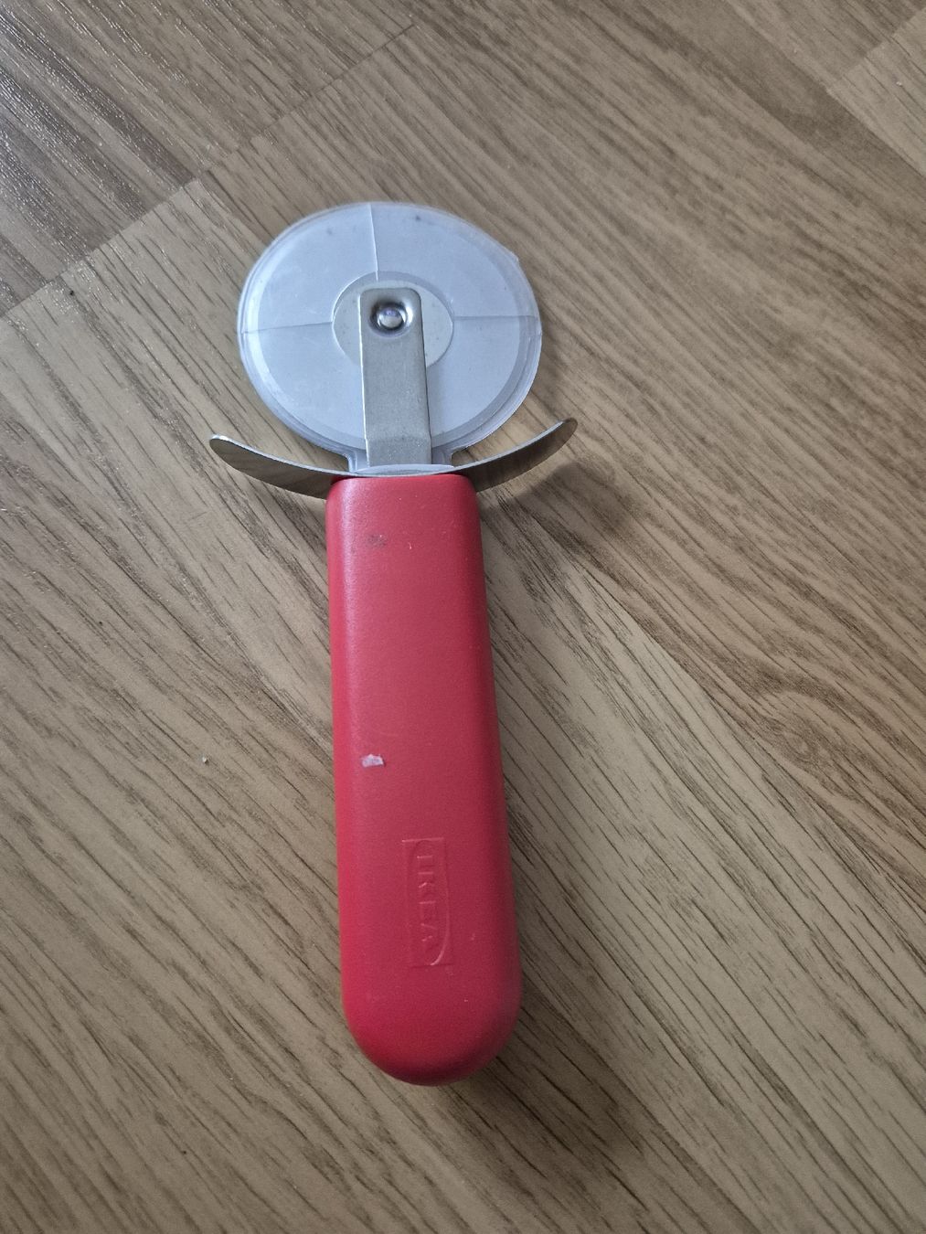 Ikea Elettrodomestici da cucina: Ikea Pizzaschneider, Rollschneider mit rotem Griff – Usato da Langenthal venduto da Polarisstern