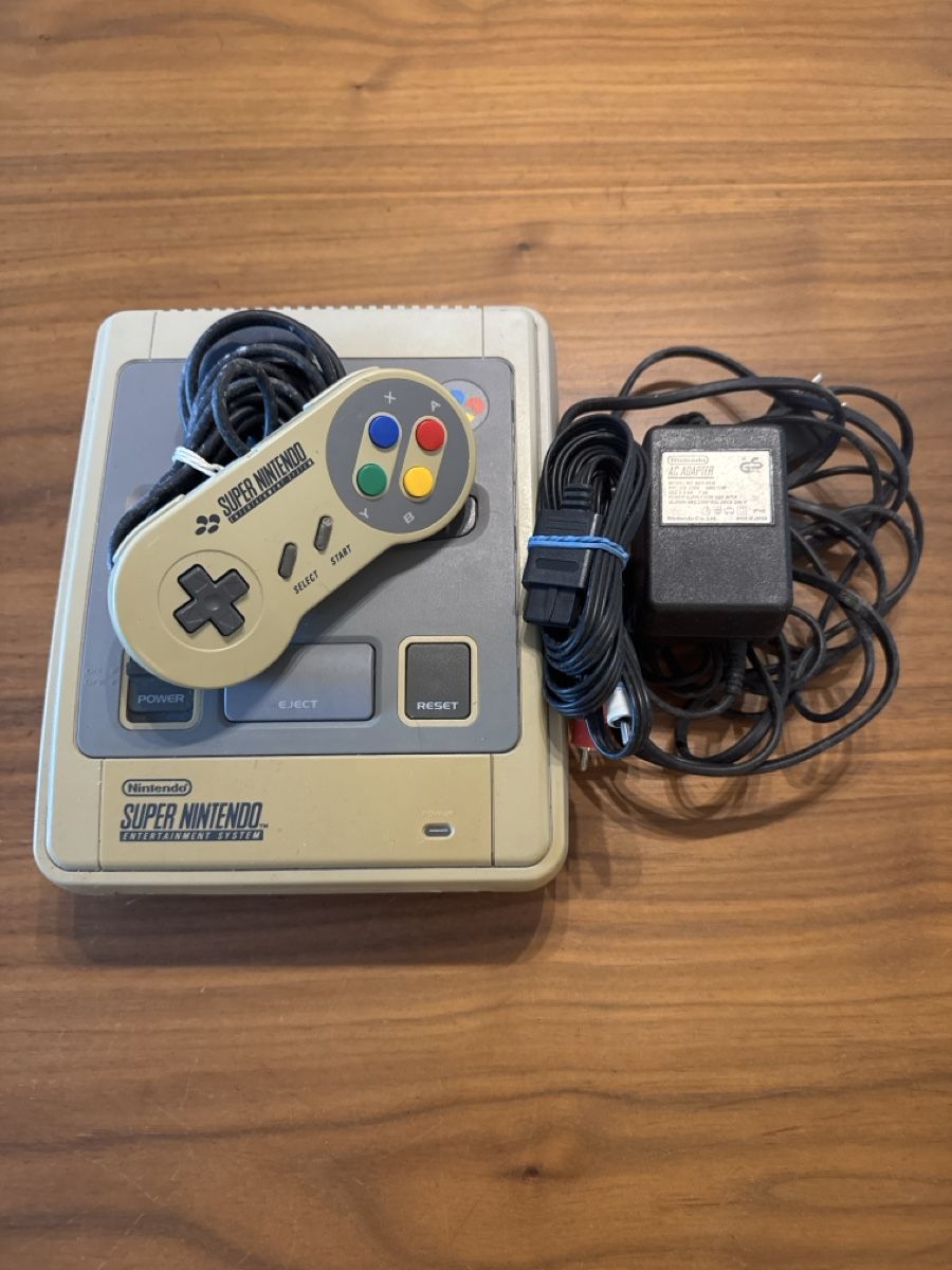 Nintendo Console: Nintendo Super Nintendo Konsole mit Zubehör – Usato da Rekingen AG venduto da Calvin1995