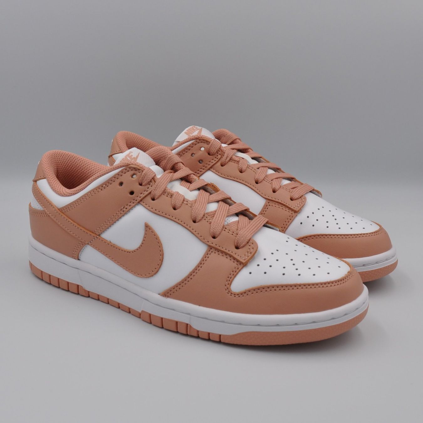 Nike Scarpe da donna: Nike Dunk Low Rose Whisper 39 – Nuovo e nell'imballaggio originale da Bern venduto da SneakerheavenLT 1