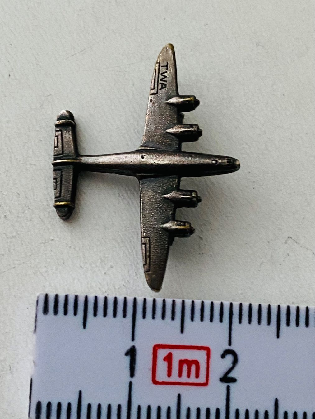 Broschen & Nadeln: uralt Flugzeug Anstecker LOCKHEED TWA Constellation um 1945 – Gebraucht aus Müswangen von buyin