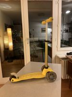 Kids' Yellow Micro Mini Scooter Deluxe - mit LED wheels