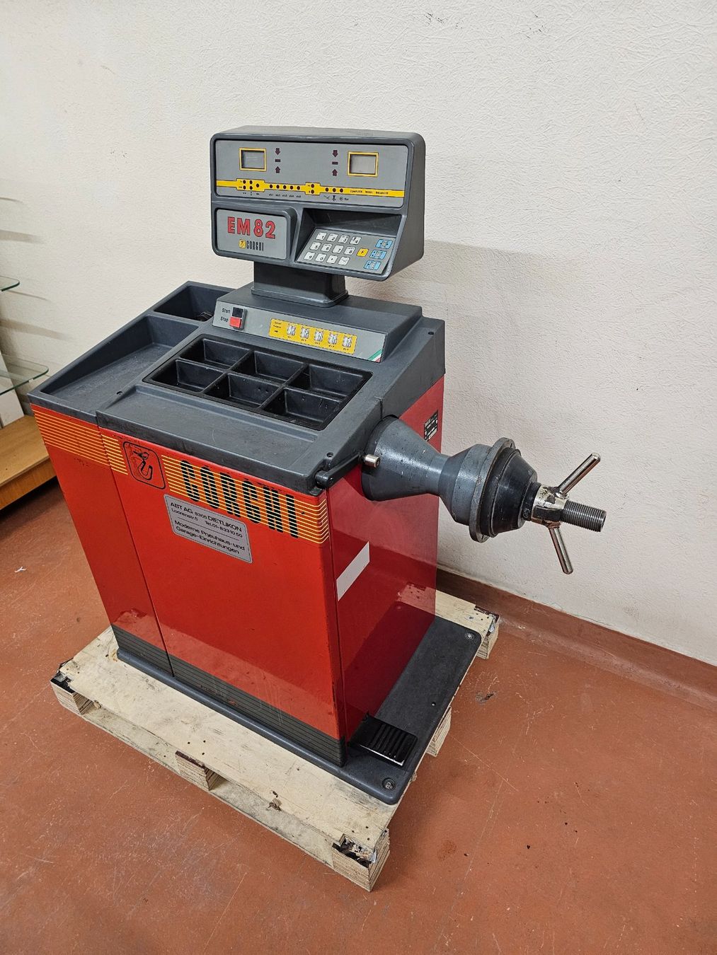 Corghi Tutte le macchine: Auswuchtmaschine Corghi EM82 – Usato da Kiesen venduto da dreamVan 1