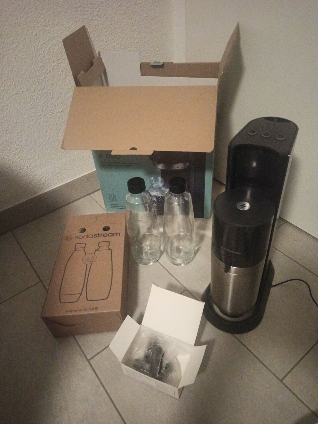 Sodastream Elettrodomestici da cucina: SodaStream E-DUO elektrisch Set + 2 Glasflaschen ab 1.- – Usato da Oberweningen venduto da mar_87mx