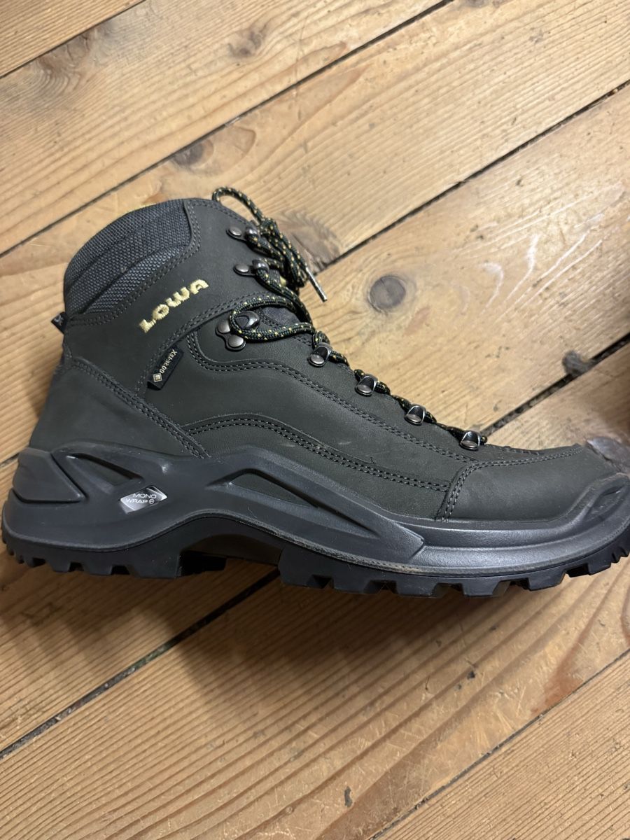 Scarpe da uomo: Neue Lowa Wanderschuhe Gr. 44 – Nuovo (secondo la descrizione) da Basel venduto da Tizi.L 1