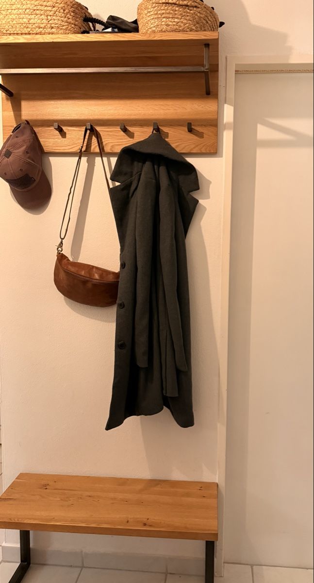 Livique Guardaroba: Garderobe Wildeiche mit Sitzbank – Usato da Gelterkinden venduto da ver_jm7p