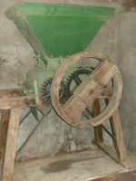Antike Obstmühle für Mosti / Mostpresse