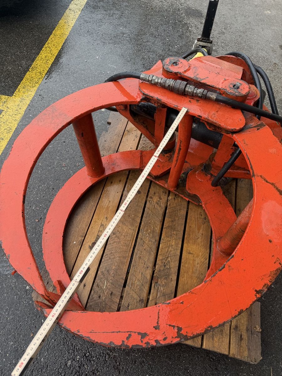 Pinze: Grappin forestier hydraulique rotator – Usato da Montagny-les-Monts venduto da Leo.Geni 4