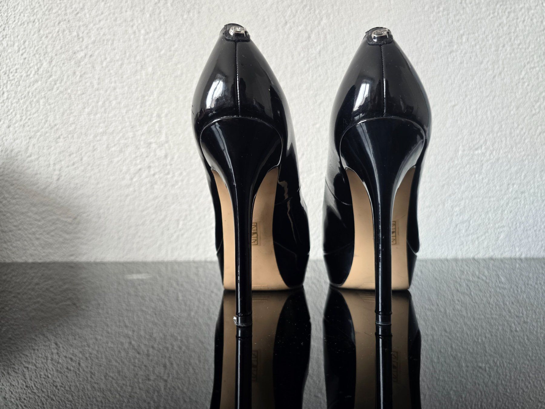 Damenschuhe: Guess Lack Pumps, Schwarz, Gr. 38 – Gebraucht aus Niedergösgen von and_zvh2 1