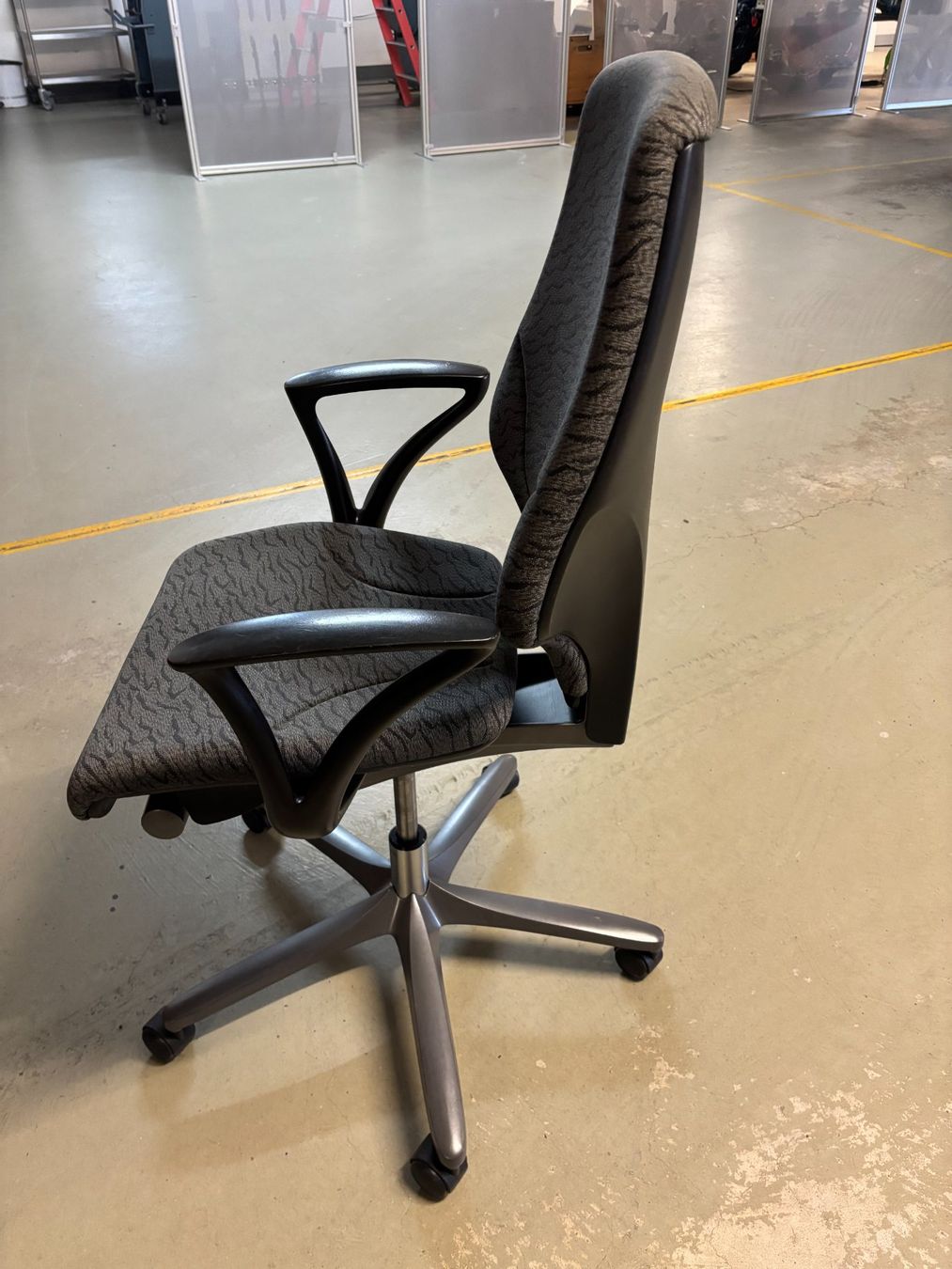 Giroflex Chaises: Bürostuhl Giroflex 64 – D'occasion à Hinwil par fac_688b 1