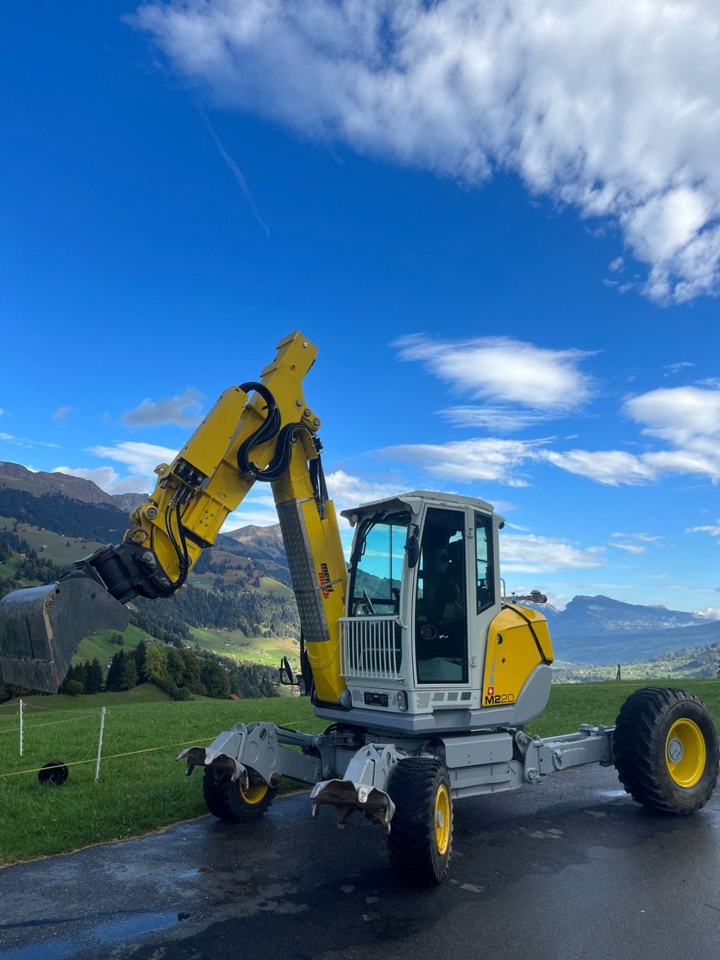 Menzi Muck Escavatori: Menzi Muck M220 zu Vermieten – Usato da Frutigen venduto da glory03 1