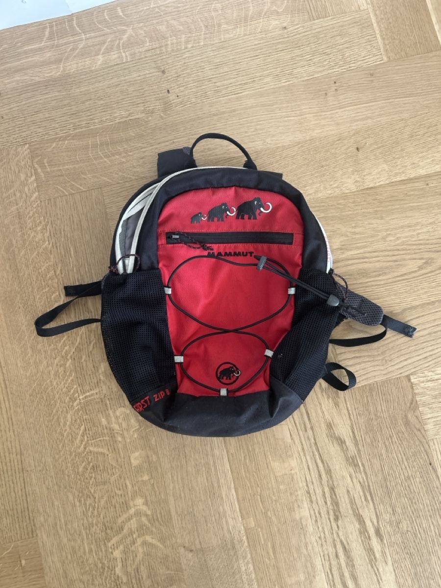 Mammut Borse & Zaini: Mammut Backpack Red Black 8 L – Usato da Lenzburg venduto da Quaefiebat