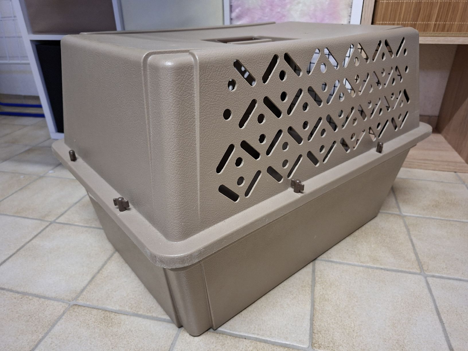 Gabbie, trasporto & Sicurezza: Hundebox Flugbox – Nuovo (secondo la descrizione) da Waltenschwil venduto da Cassie11 1