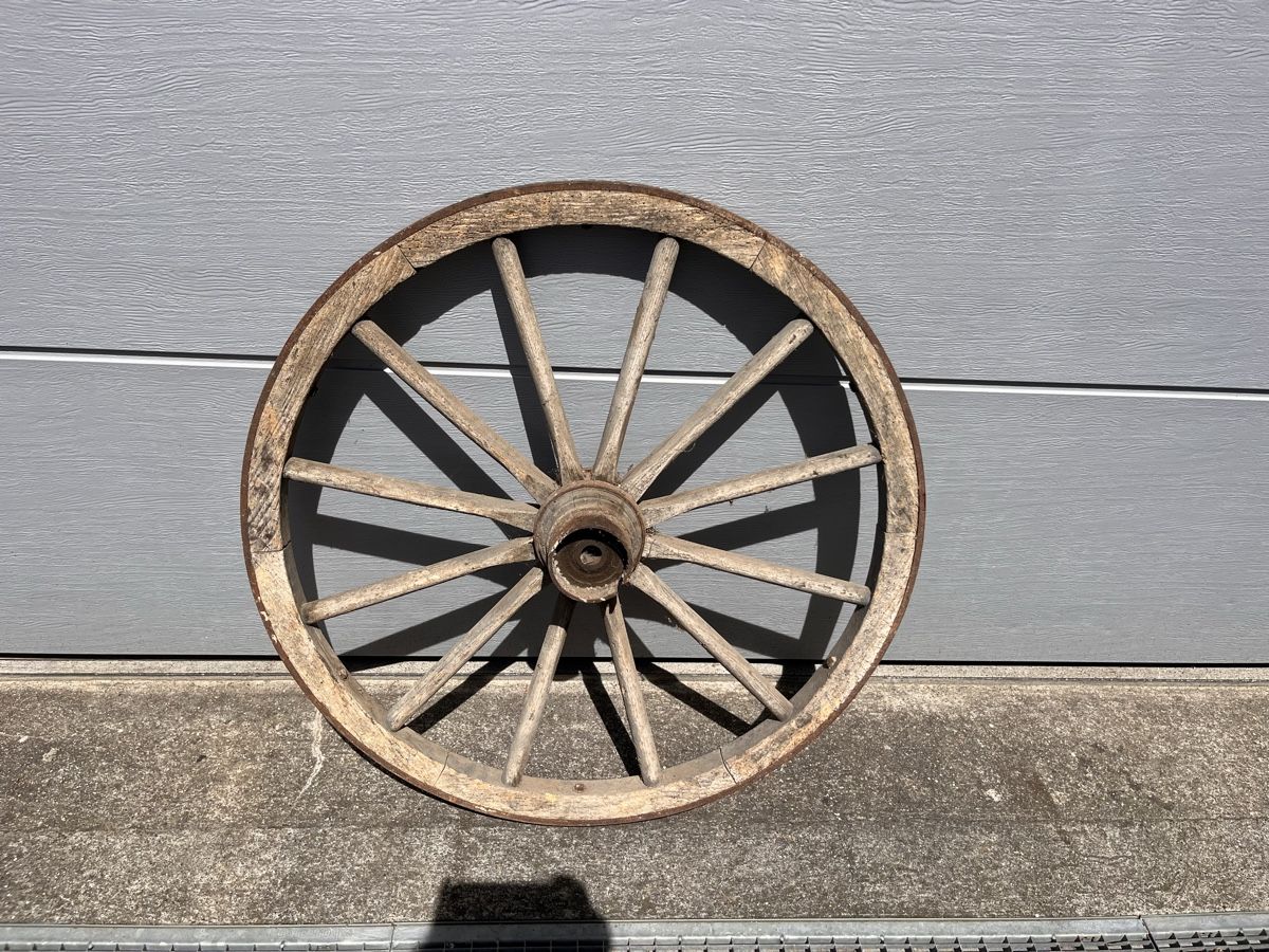 Carrozze: Altes Kutschen Wagen Rad – Usato da Sisseln AG venduto da art-dragoon