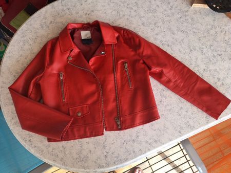 Veste rouge entre saison