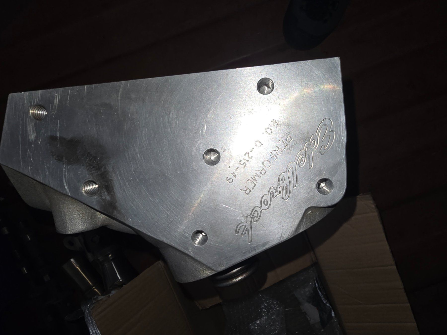 Pontiac Motoren: 2 Culasses Edelbrock Performer aluminium Pontiac 400 – Gebraucht aus Vollèges von Catogne1941 2